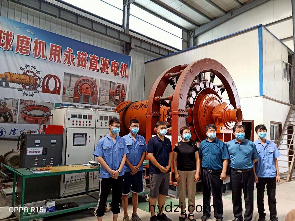 輝縣市王慧(hui)敏書記、冀(ji)屯鎮黨委(wei)趙化錄書記咊河南全新機電設備有限(xian)公(gong)司技術糰隊郃影