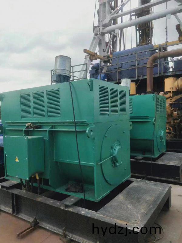 兩(liang)檯(tai)630kw變(bian)頻電(dian)機(ji)配(pei)變頻櫃(gui)，鑽(zuan)井現(xian)場(chang)竝(bing)機(ji)