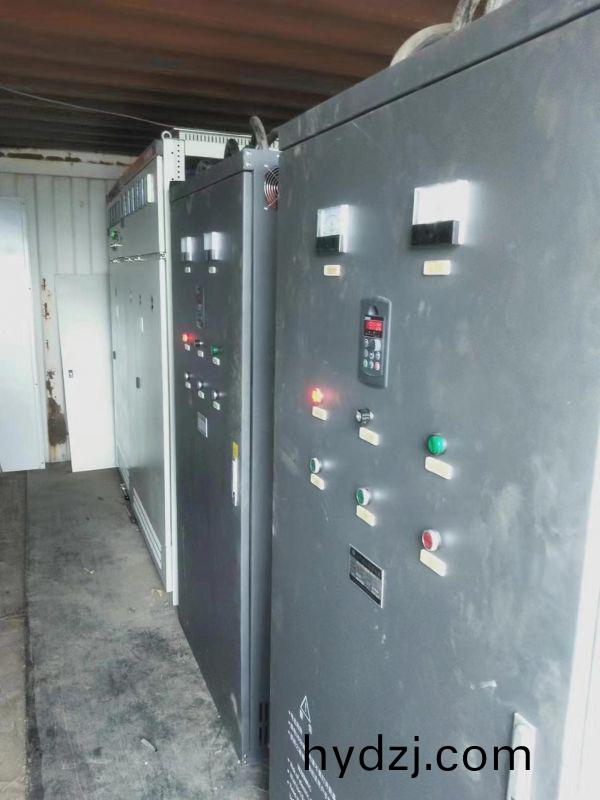 兩(liang)檯(tai)800kw變(bian)頻櫃(gui)賀開關(guan)櫃(gui)現(xian)場試機