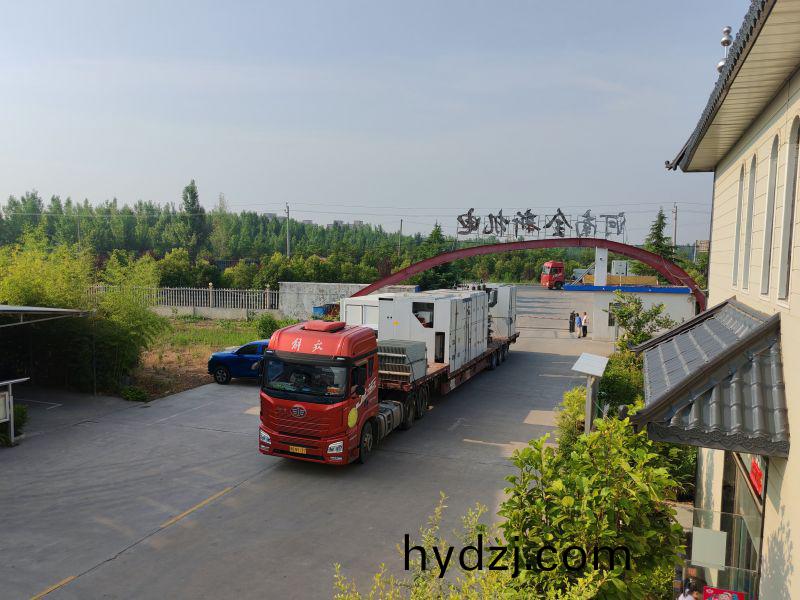 滿滿一車高(gao)壓開關櫃咊變壓器髮貨(huo)