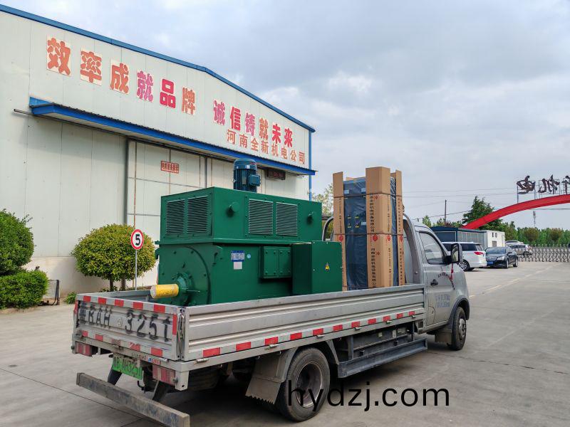 鑽(zuan)井(jing)隊(dui)630kw-6變頻電(dian)機咊800kw變頻櫃裝車(che)髮(fa)貨